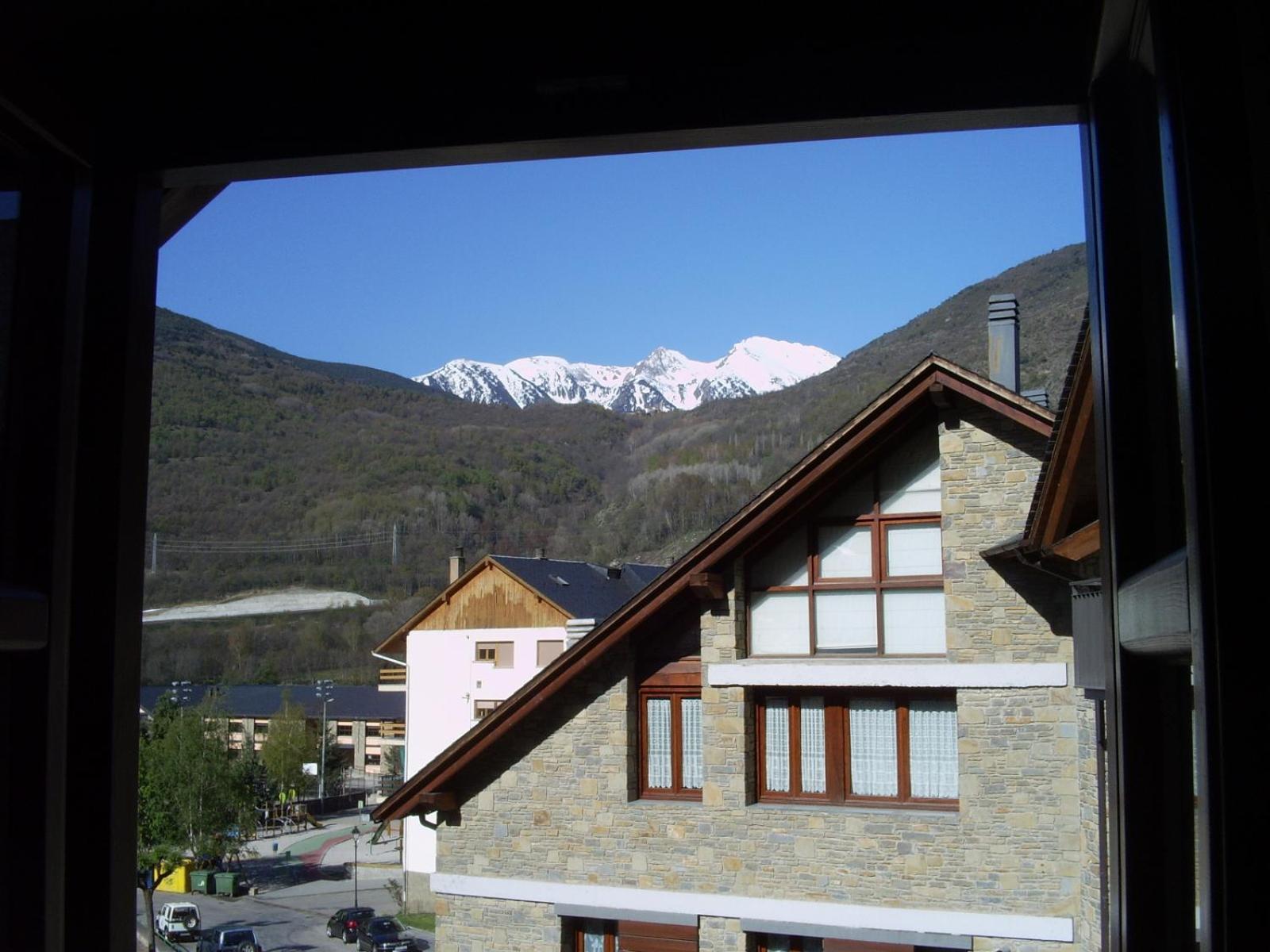 Apartaments Pirinenc Esterri D'Aneu Exterior photo